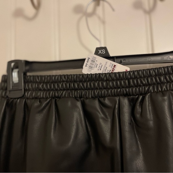 Simply Vera Imitation Leather Pants - Size XS Black with front pockets - Picture 6 of 16